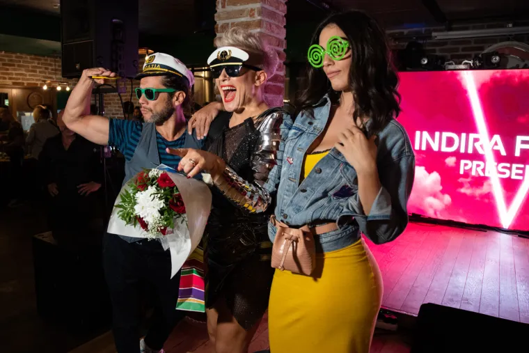 Mario Petreković, Indira i Maja Bajamić