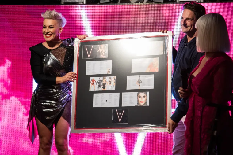 Danko Stefanović, direktor RTL Musica poklonio je Indiri poseban dar