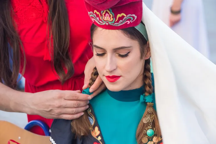 Etno frizure iz različitih zemalja prava su umjetnost