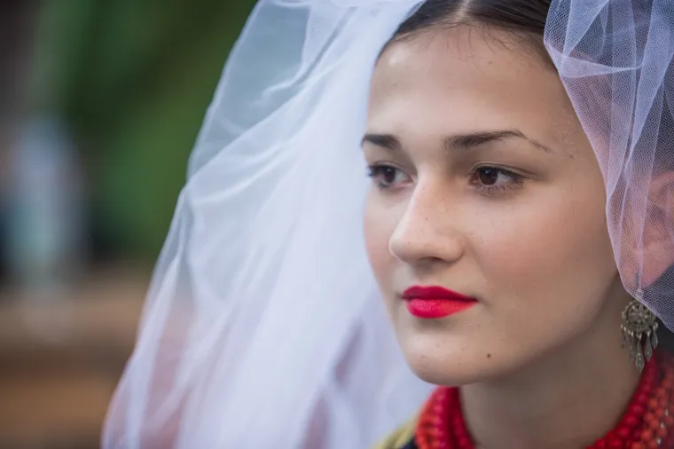 Etno frizure iz različitih zemalja prava su umjetnost