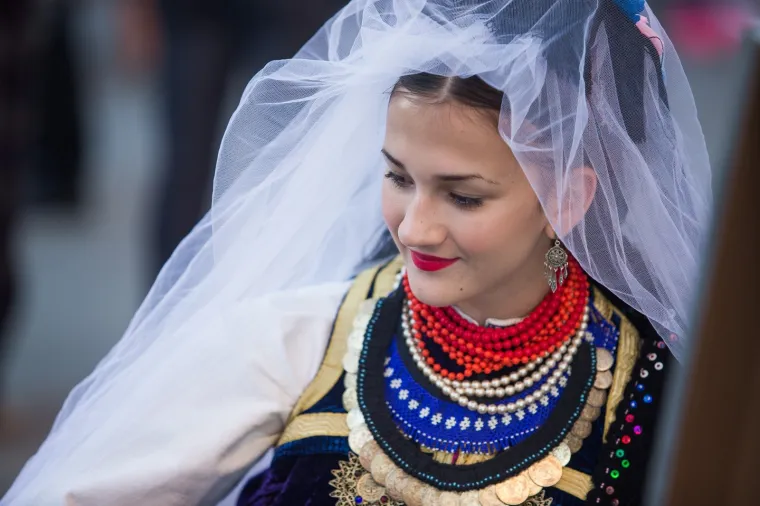 Etno frizure iz različitih zemalja prava su umjetnost