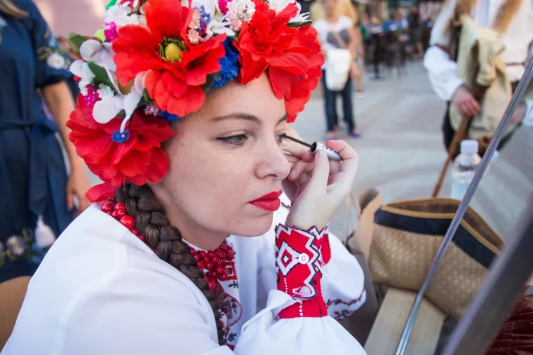 Etno frizure iz različitih zemalja prava su umjetnost