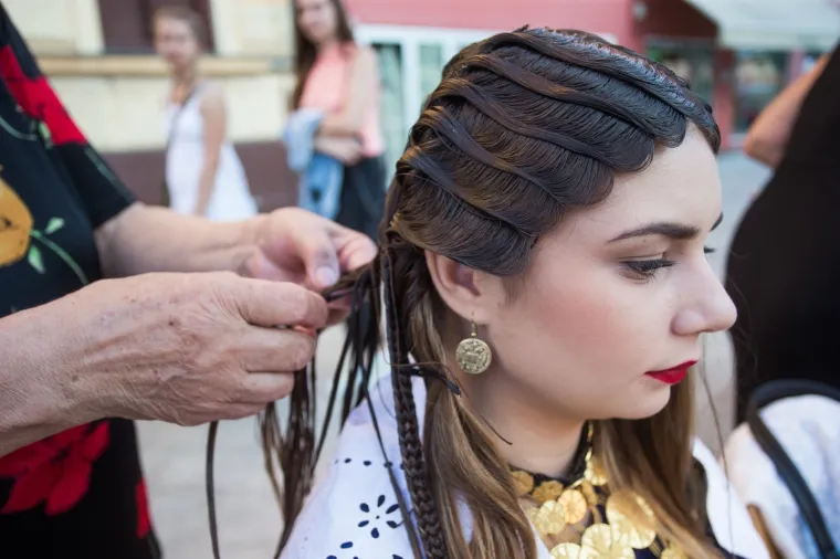 Etno frizure iz različitih zemalja prava su umjetnost