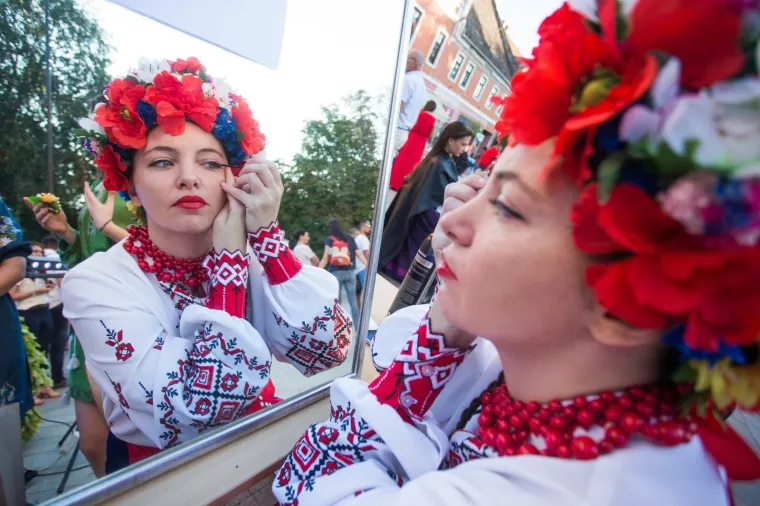 Etno frizure iz različitih zemalja prava su umjetnost