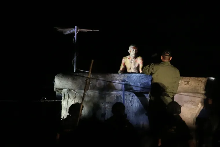 Pogledajte policijsku akciju: Dignuo kuću u zrak, ozlijedilo policajce pa se u pet ujutro predao