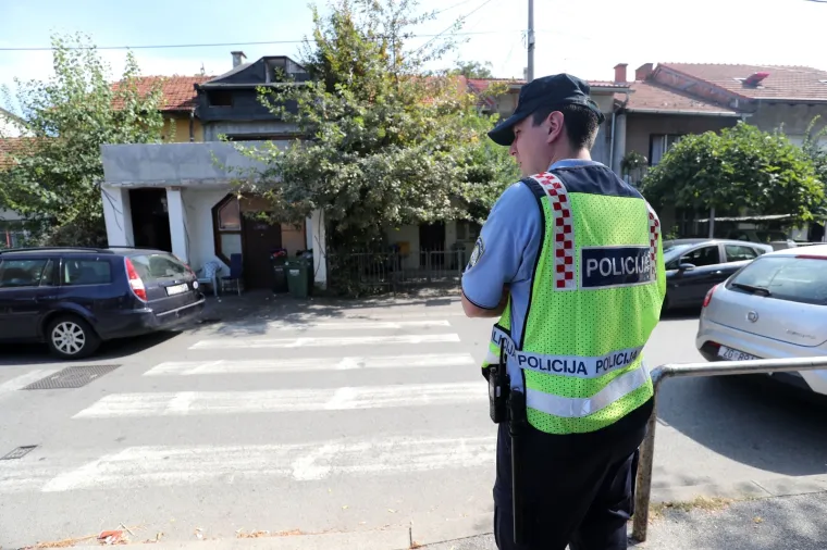 Policijska ophodnja ispred &scaron;kole u Vukomercu