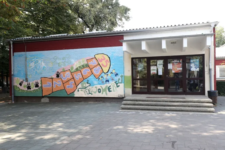 Policijska ophodnja ispred &scaron;kole u Vukomercu