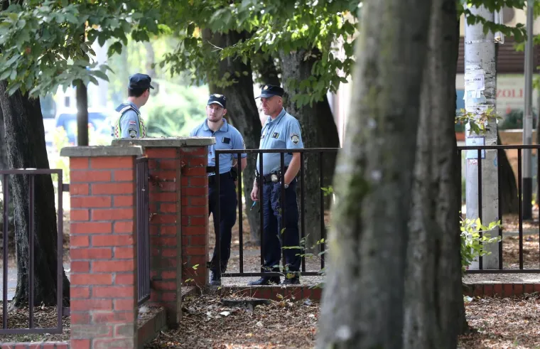 Policijska ophodnja ispred &scaron;kole u Vukomercu