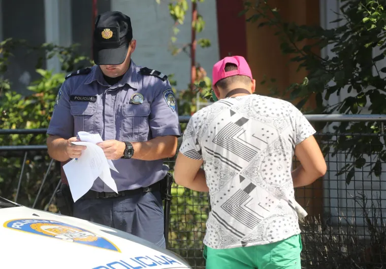 Policijska ophodnja ispred &scaron;kole u Vukomercu