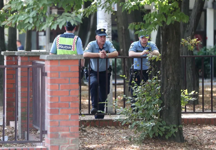 Policijska ophodnja ispred &scaron;kole u Vukomercu