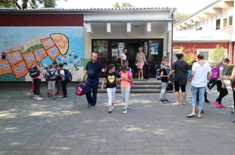 Policijska ophodnja ispred &scaron;kole u Vukomercu