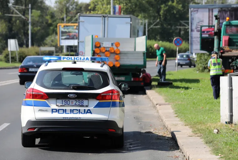 Zagreb: Jedna osoba ozlijeđena u sudaru dvaju kamiona