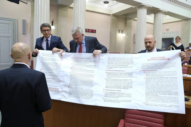 Zastupnici SDP-a protiv ministra Kujundžića