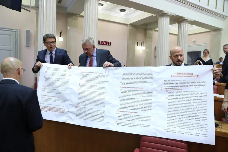 Zastupnici SDP-a protiv ministra Kujundžića