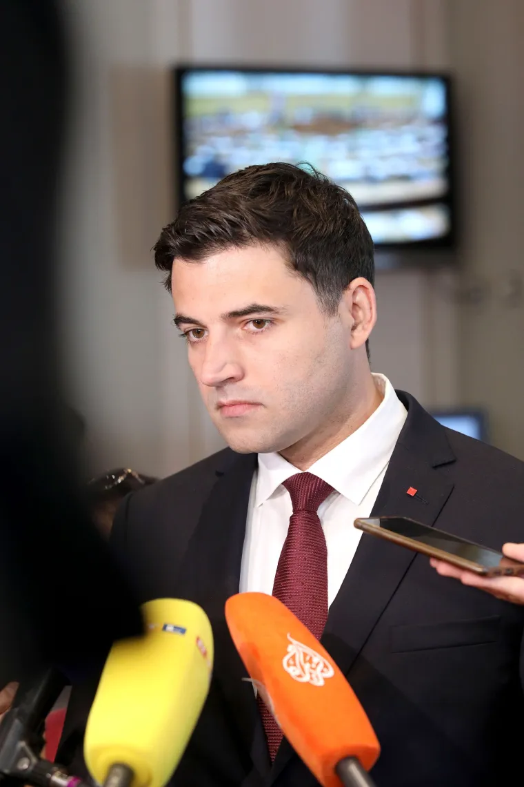 Davor Bernardić održao je u Saboru konferenciju za medije i izjavio da je spreman na sve