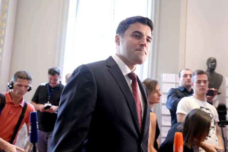 Davor Bernardić održao je u Saboru konferenciju za medije i izjavio da je spreman na sve