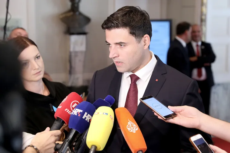 Davor Bernardić održao je u Saboru konferenciju za medije i izjavio da je spreman na sve