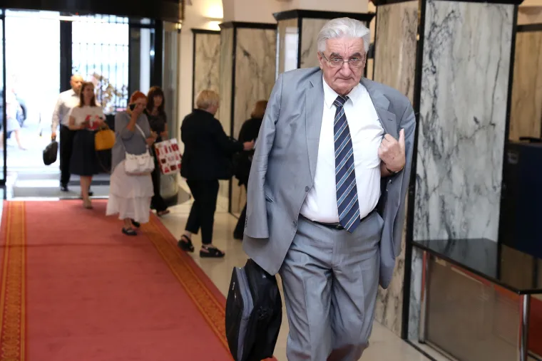 Zavr&scaron;ila dvomjesečna stanka, zastupnici se okupljaju u Saboru