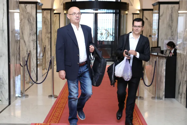 Zavr&scaron;ila dvomjesečna stanka, zastupnici se okupljaju u Saboru