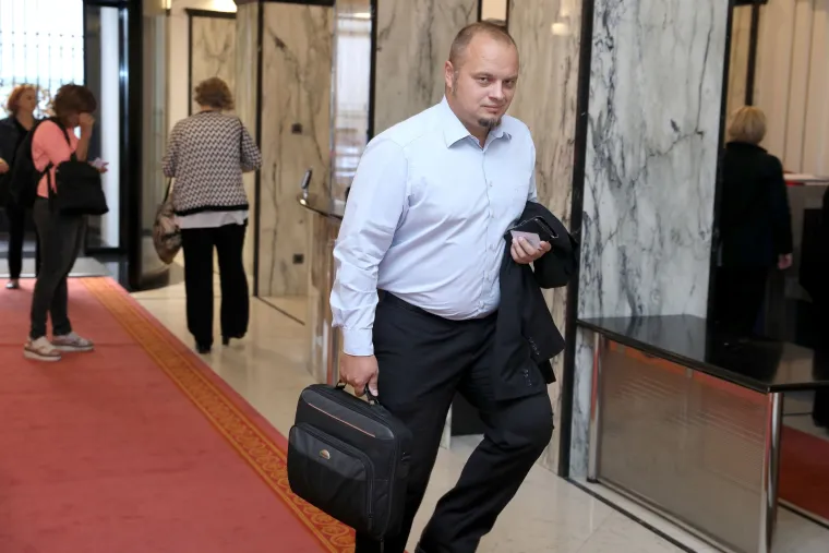 Zavr&scaron;ila dvomjesečna stanka, zastupnici se okupljaju u Saboru