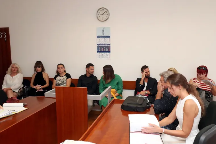 NASTAVLJENO SUĐENJE BIVŠOJ PJEVAČICI E.T.-JA: Protiv nje svjedočio Marko Grubnić koji je skrivao lice
