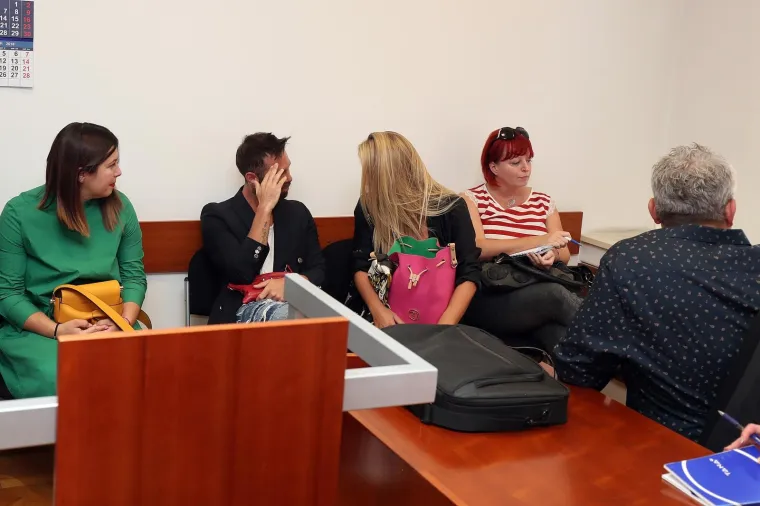 NASTAVLJENO SUĐENJE BIVŠOJ PJEVAČICI E.T.-JA: Protiv nje svjedočio Marko Grubnić koji je skrivao lice