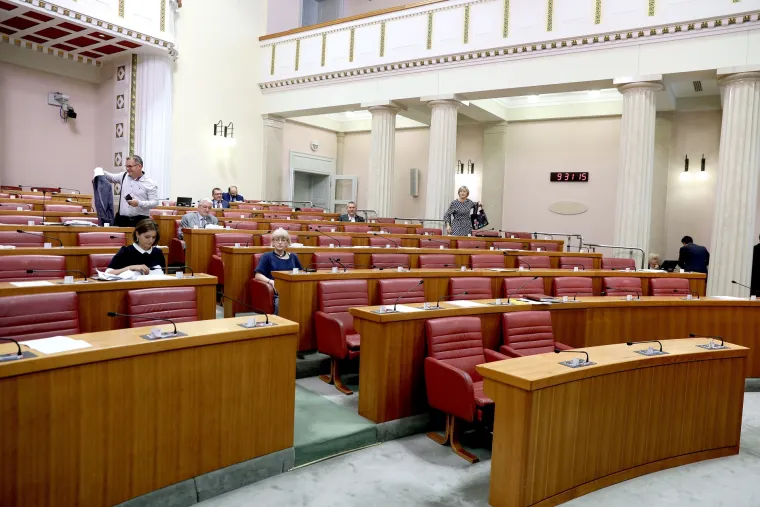 Sabornica skoro prazna već drugog dana jesenske sjednice