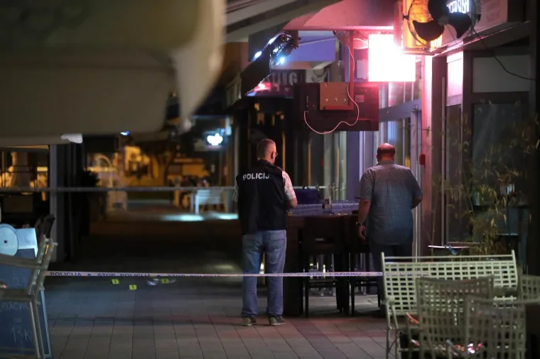 Na Trgu Ivana Pavla II u Zapre&scaron;iću dogodio se incident gdje je navodno probodena jedna osoba. Policijski očevid u tijeku.