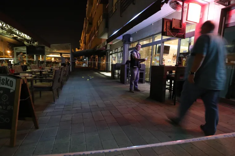 RANJAVANJE U ZAPRE&Scaron;IĆU: Policijski očevid ispred lokala u kojem je do&scaron;lo do krvavog obračuna