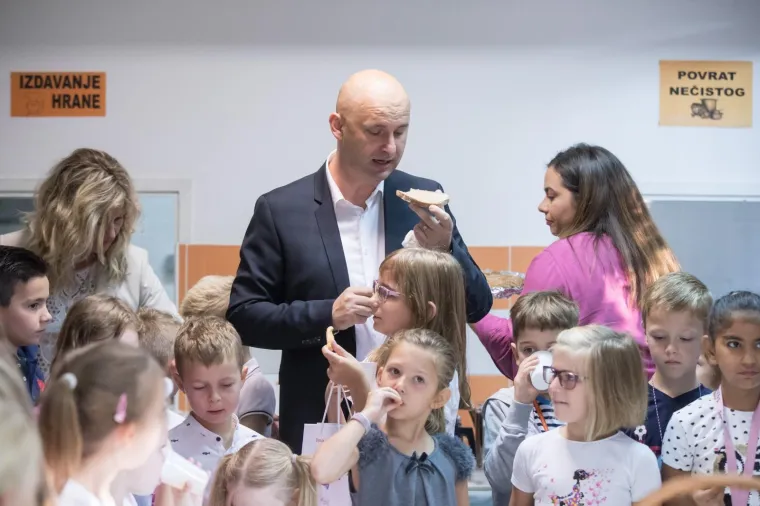 Ministar Tolu&scaron;ić pokrenuo informativnu kampanju 'Danas jedemo ribu'