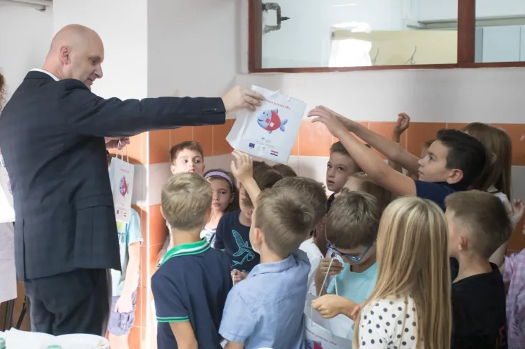 Ministar Tolu&scaron;ić pokrenuo informativnu kampanju 'Danas jedemo ribu'