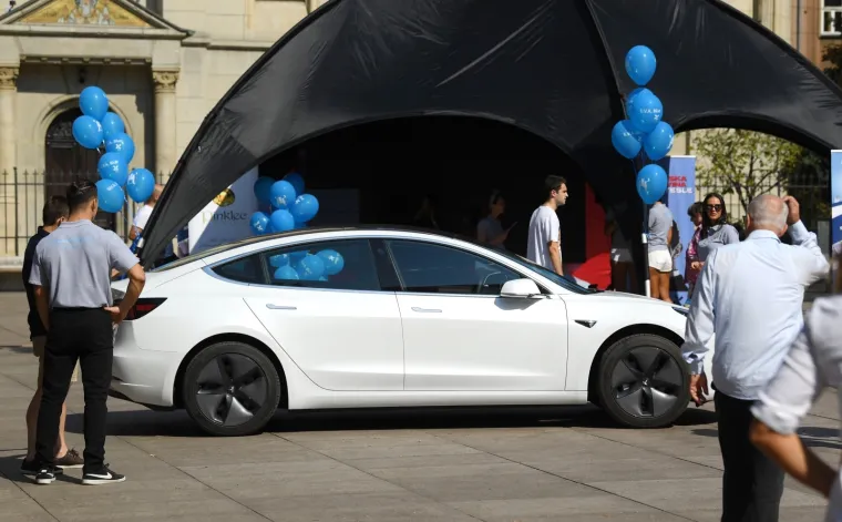 TESLIN MODEL 3 PREDSTAVLJEN U ZAGREBU: Hrvatska metropola prva u Europi dočekala najiščekivaniji auto na svijetu
