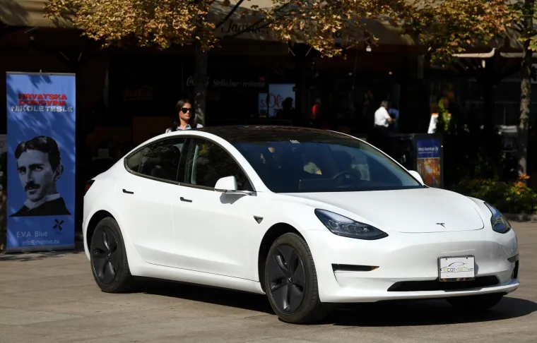 TESLIN MODEL 3 PREDSTAVLJEN U ZAGREBU: Hrvatska metropola prva u Europi dočekala naji&scaron;čekivaniji auto na svijetu