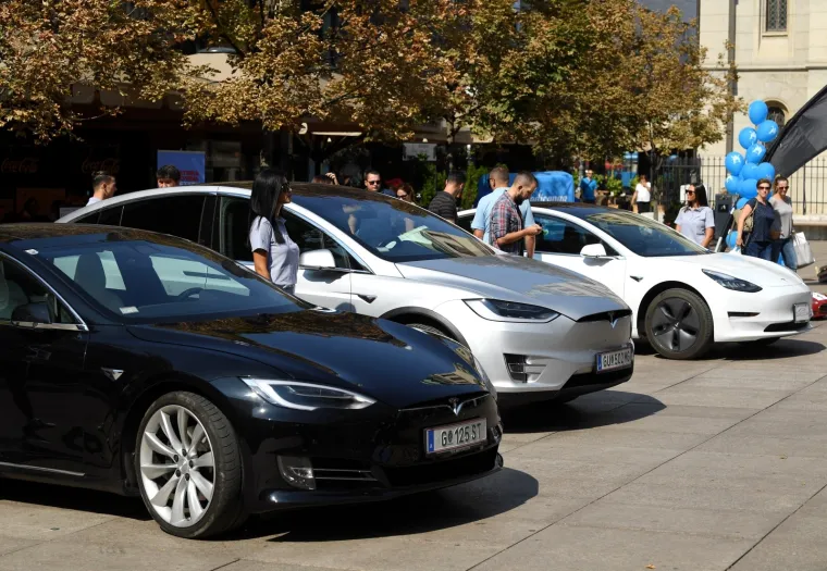 TESLIN MODEL 3 PREDSTAVLJEN U ZAGREBU: Hrvatska metropola prva u Europi dočekala naji&scaron;čekivaniji auto na svijetu