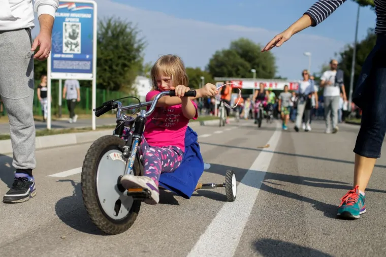 19. TERRY FOX RUN U ZAGREBU: Pet tisuća ljudi trčalo, hodalo, rolalo i bicikliralo  na Jarunu