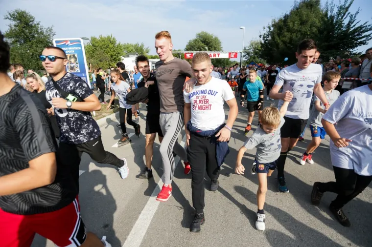 19. TERRY FOX RUN U ZAGREBU: Pet tisuća ljudi trčalo, hodalo, rolalo i bicikliralo  na Jarunu