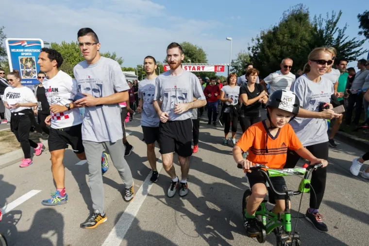 19. TERRY FOX RUN U ZAGREBU: Pet tisuća ljudi trčalo, hodalo, rolalo i bicikliralo  na Jarunu