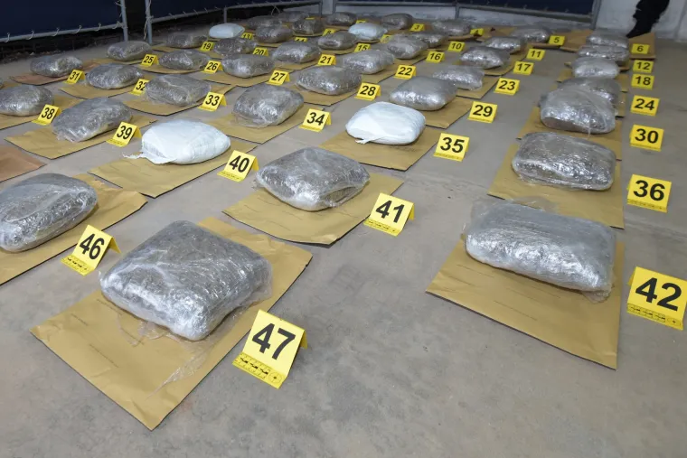 Veliki ulov zadarske policije: Na autocesti zapljenili 52 kg marihuane