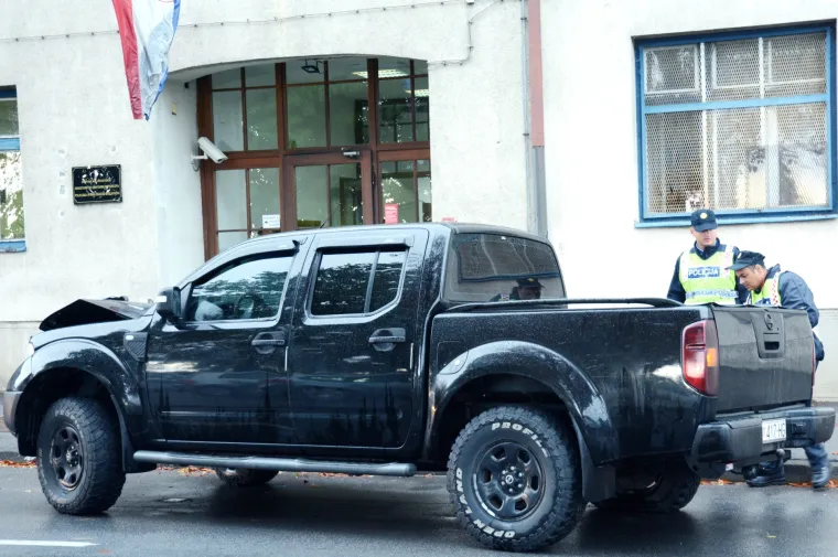 Nesvakida&scaron;nja nesreća u Sisku: Terencem se zabio u policijsku postaju