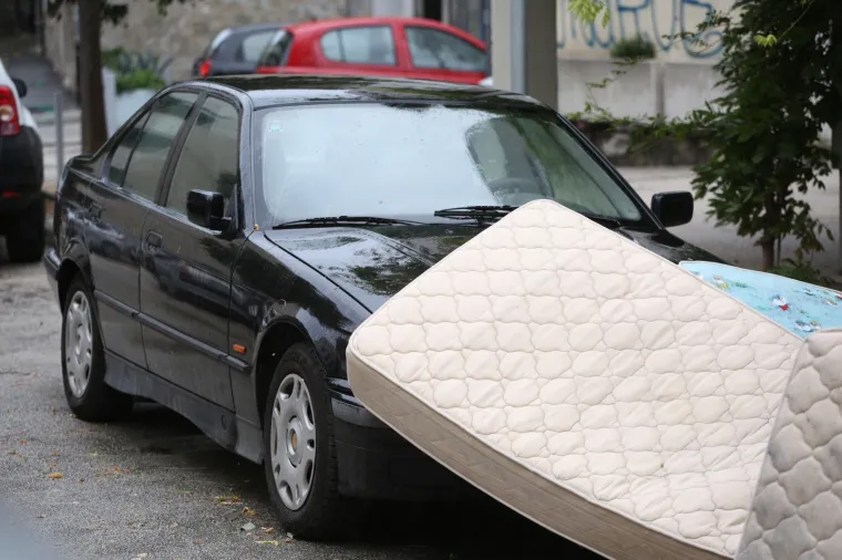 ORKANSKA BURA PARALIZIRALA SPLIT: Snažan vjetar čupao drveće kao od &scaron;ale