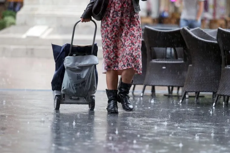 Ki&scaron;a u Zagrebu