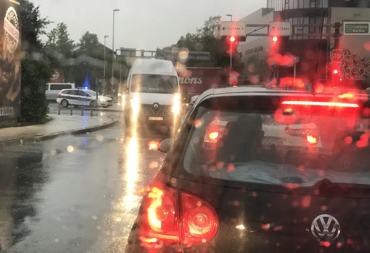 Nesreća kod Rude&scaron;ke ceste: Udario u policijsko vozilo, nastala velika gužva