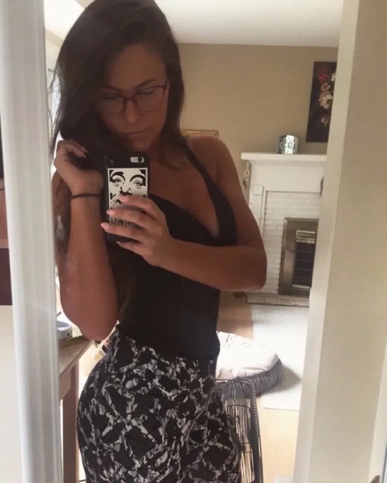 VOLE ZRCALO VI&Scaron;E NEGO RONALDO; A KAMERE VI&Scaron;E NEGO KOLINDA:  Barem smo sigurni da ove djevojke ne piju krv