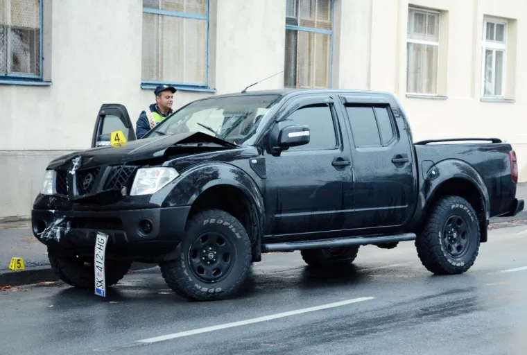 ZABIO SE U POLICIJSKU POSTAJU U SISKU: Terencem udario u kante za smeće ispred policije