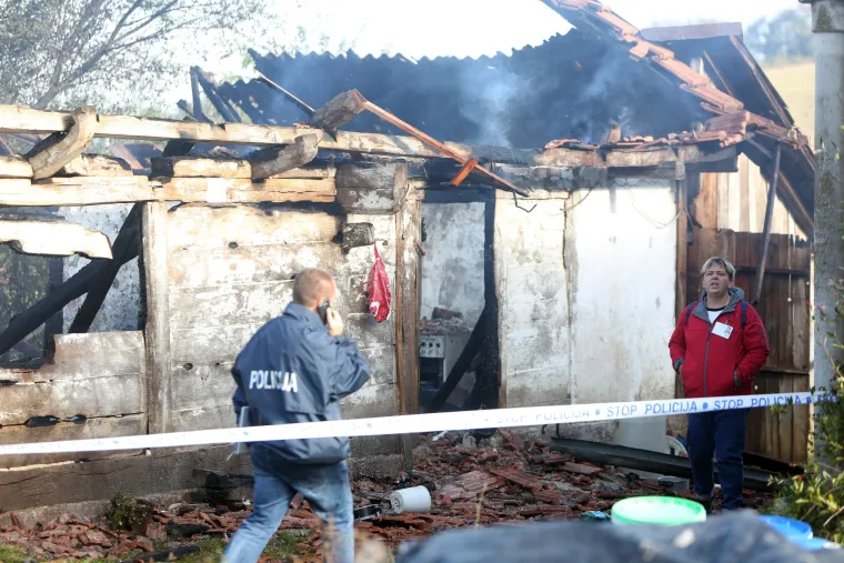 Tragedija u Vojniću: Jedna osoba preminula u požaru obiteljske drvene kuće