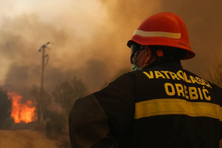 Veliki požar na Pelje&scaron;cu