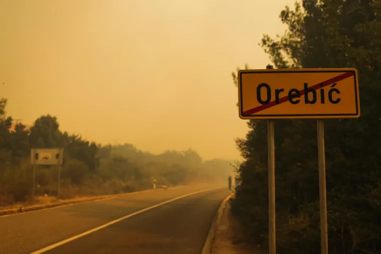 Veliki požar na Pelje&scaron;cu