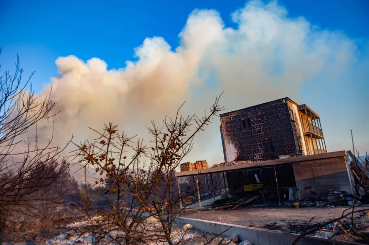 POGLEDAJTE DRAMATIČNE FOTOGRAFIJE: Požar na Pelje&scaron;cu iza sebe je ostavio pusto&scaron;