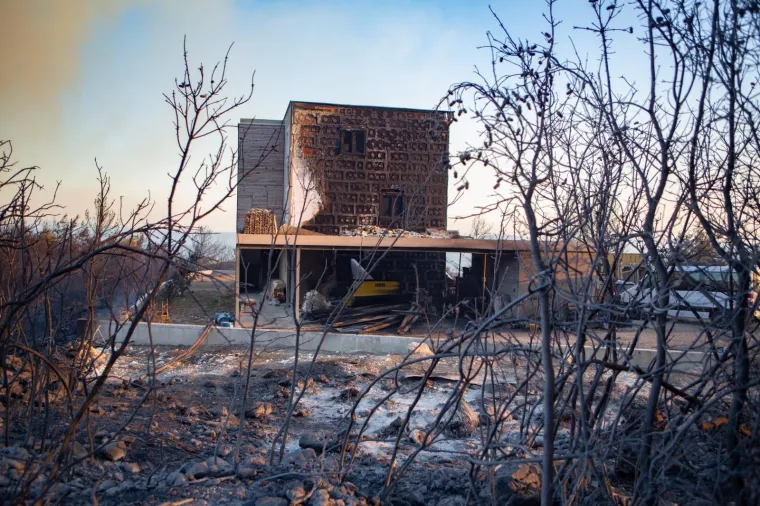 POGLEDAJTE DRAMATIČNE FOTOGRAFIJE: Požar na Pelje&scaron;cu iza sebe je ostavio pusto&scaron;