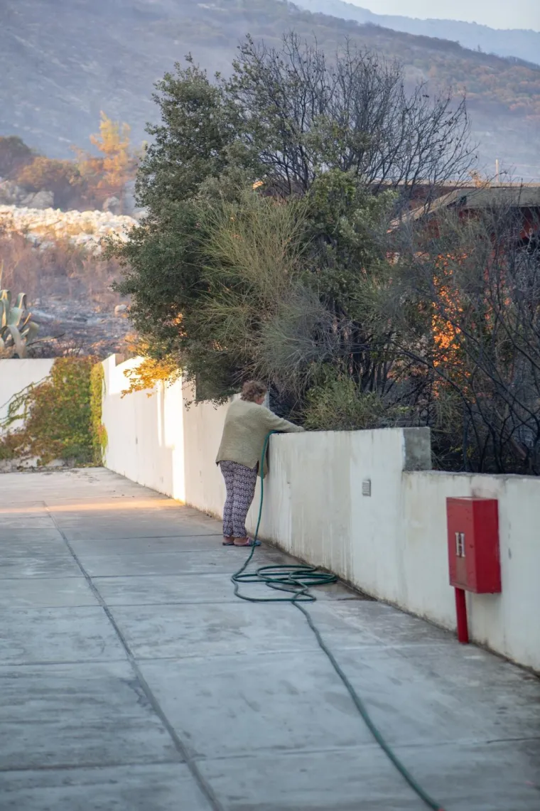 POGLEDAJTE DRAMATIČNE FOTOGRAFIJE: Požar na Pelje&scaron;cu iza sebe je ostavio pusto&scaron;